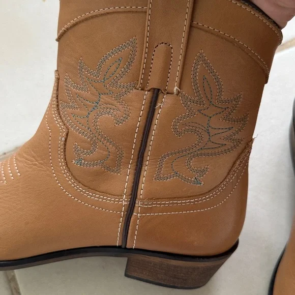 Dingo Booties, 7M, Great Condition - Picture 5 of 8